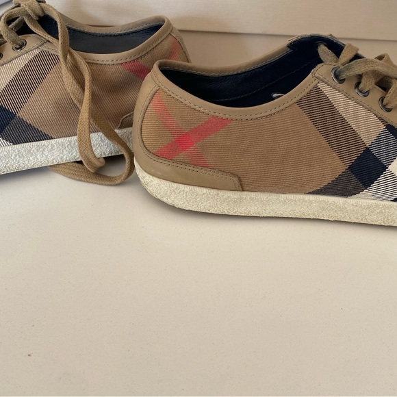 Burberry original woman shoes,  American size 7.5 - Picture 7 of 9
